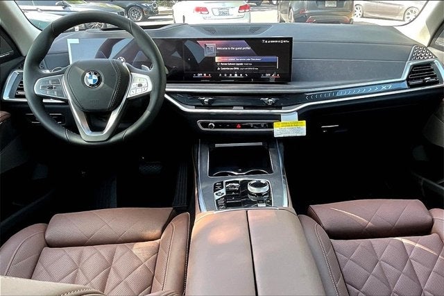 2025 BMW X7 xDrive40i
