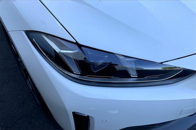 2025 BMW i4 eDrive40