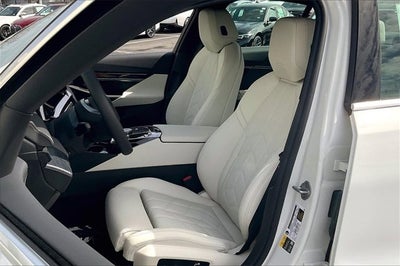 2025 BMW i5 eDrive40