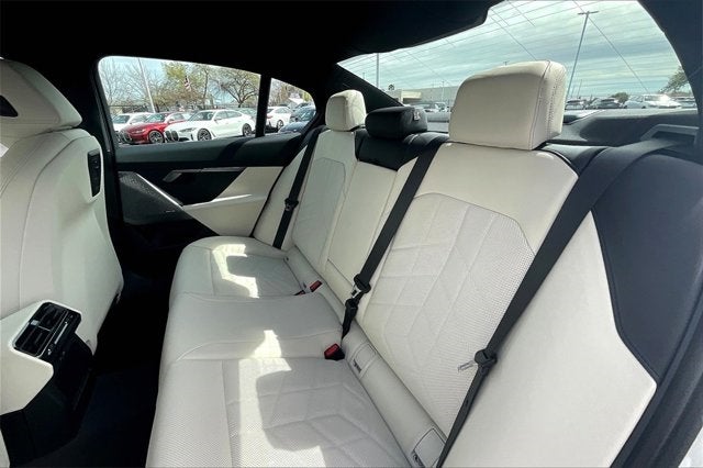 2025 BMW i5 eDrive40