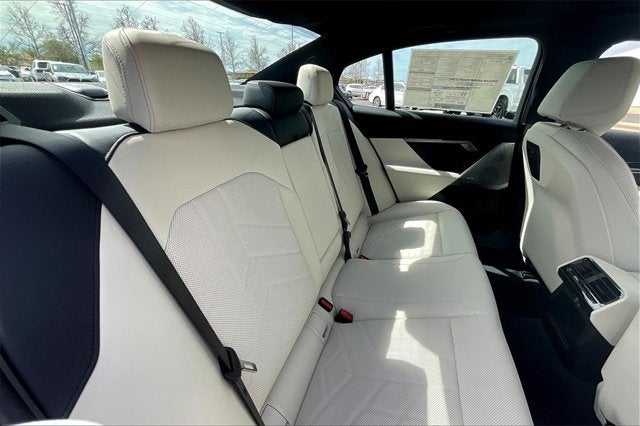 2025 BMW i5 eDrive40