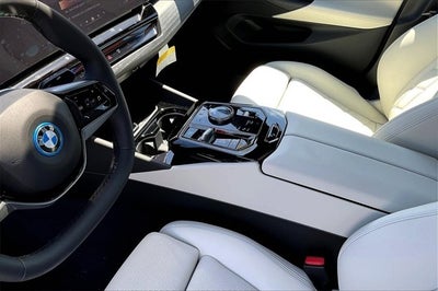 2025 BMW i5 eDrive40