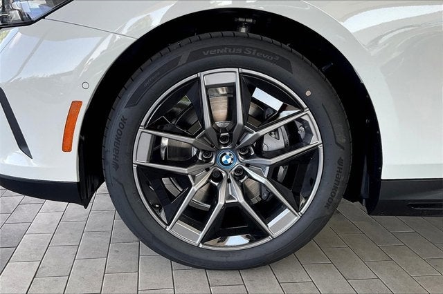 2025 BMW i5 eDrive40