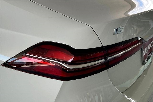 2025 BMW i5 eDrive40