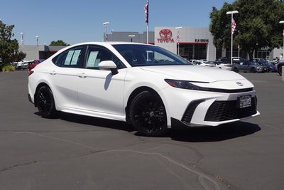2025 Toyota Camry SE