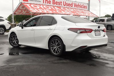 2022 Toyota Camry Hybrid XLE