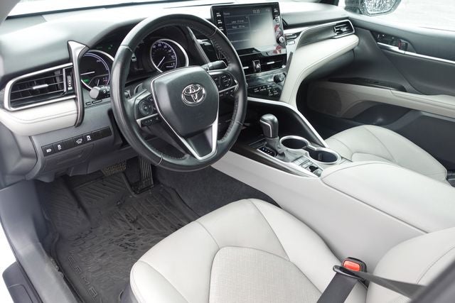 2022 Toyota Camry Hybrid XLE