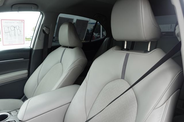 2022 Toyota Camry Hybrid XLE