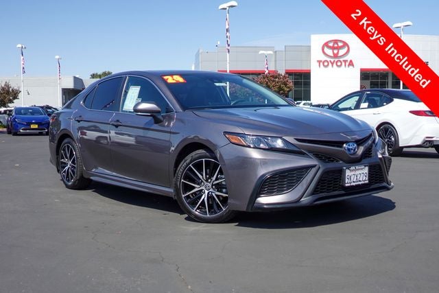 2024 Toyota Camry Hybrid SE
