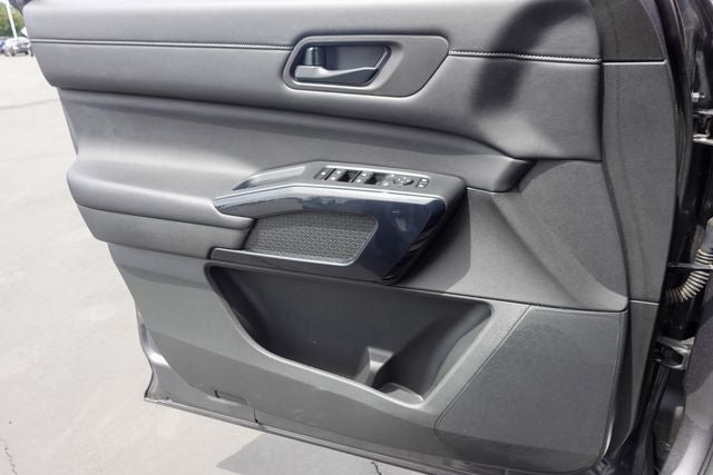 2024 Nissan Pathfinder S