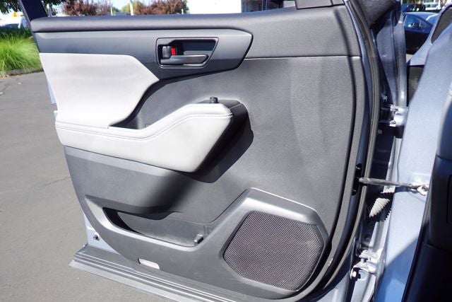 2022 Toyota Highlander Hybrid LE