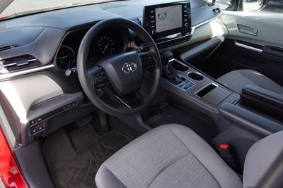 2022 Toyota Sienna LE 8 Passenger