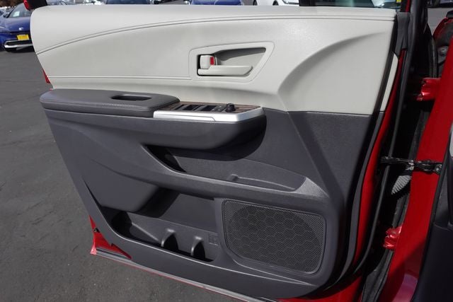 2022 Toyota Sienna LE 8 Passenger