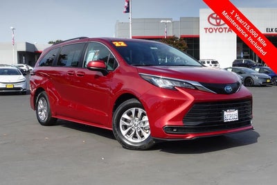 2022 Toyota Sienna LE 8 Passenger