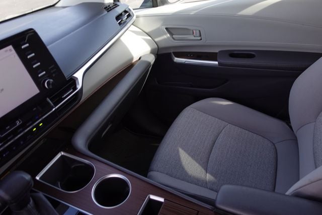 2022 Toyota Sienna LE 8 Passenger