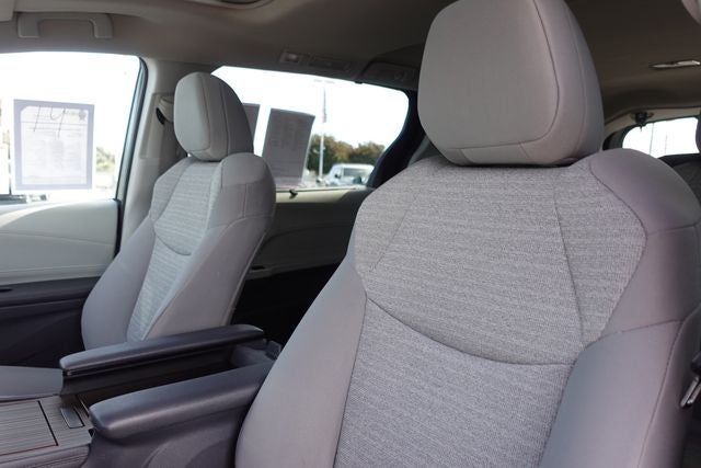 2022 Toyota Sienna LE 8 Passenger