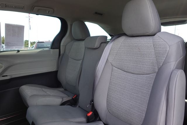2022 Toyota Sienna LE 8 Passenger