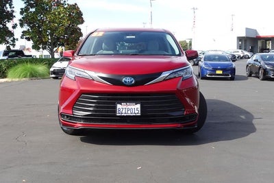 2022 Toyota Sienna LE 8 Passenger