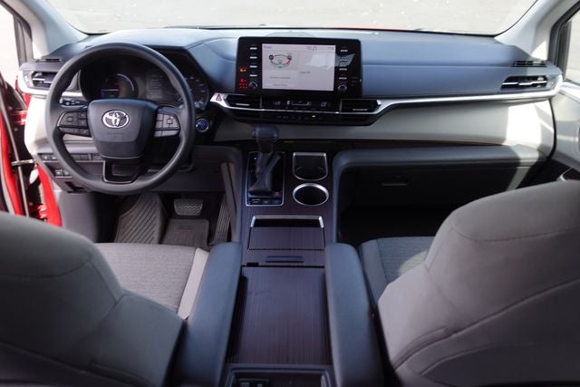 2022 Toyota Sienna LE 8 Passenger