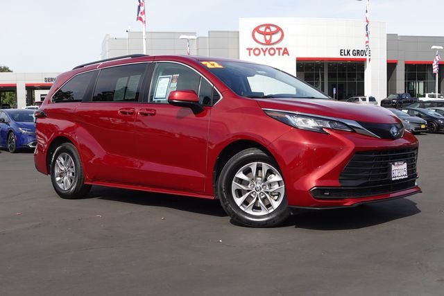 2022 Toyota Sienna LE 8 Passenger
