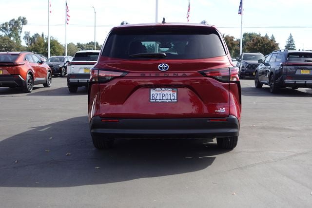 2022 Toyota Sienna LE 8 Passenger