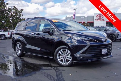 2023 Toyota Sienna Woodland Edition