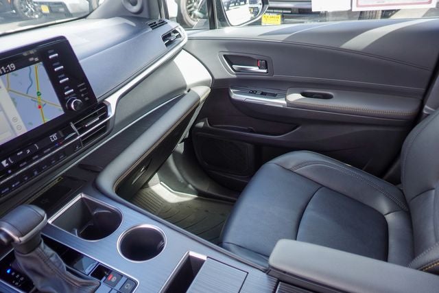 2023 Toyota Sienna Woodland Edition