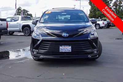 2023 Toyota Sienna Woodland Edition