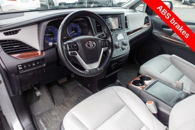 2017 Toyota Sienna Limited 7 Passenger