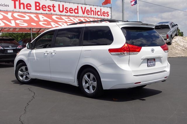 2013 Toyota Sienna LE 8 Passenger