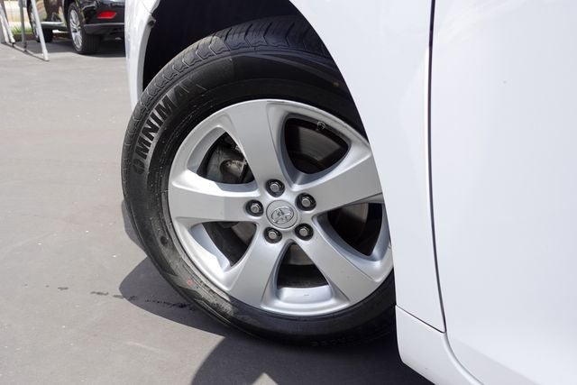 2013 Toyota Sienna LE 8 Passenger