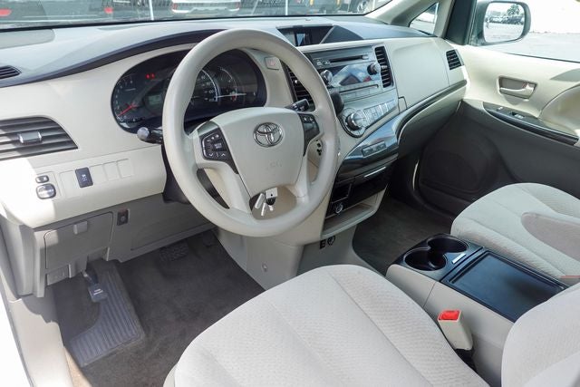 2013 Toyota Sienna LE 8 Passenger