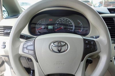 2013 Toyota Sienna LE 8 Passenger