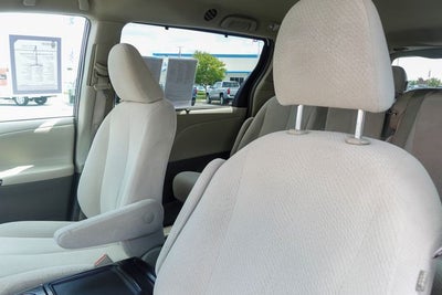 2013 Toyota Sienna LE 8 Passenger