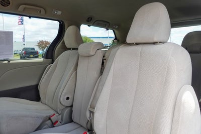2013 Toyota Sienna LE 8 Passenger