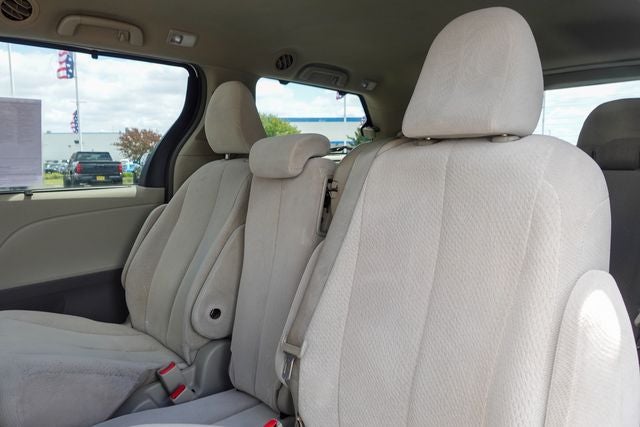 2013 Toyota Sienna LE 8 Passenger