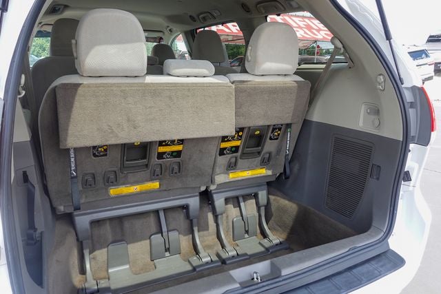2013 Toyota Sienna LE 8 Passenger
