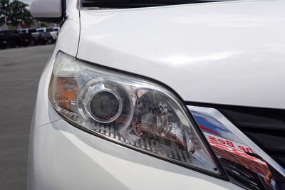 2013 Toyota Sienna LE 8 Passenger