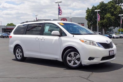 2013 Toyota Sienna LE 8 Passenger