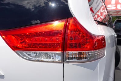 2013 Toyota Sienna LE 8 Passenger
