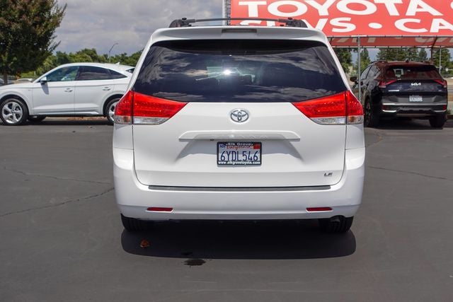 2013 Toyota Sienna LE 8 Passenger