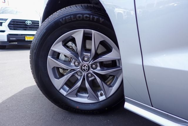 2024 Toyota Sienna LE 8 Passenger