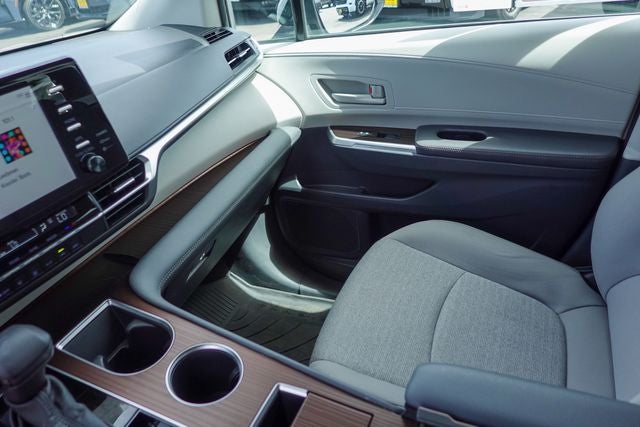 2024 Toyota Sienna LE 8 Passenger