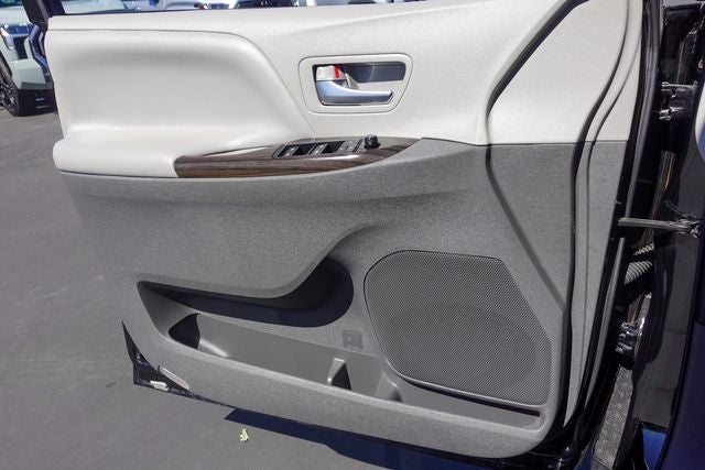 2020 Toyota Sienna XLE 8 Passenger