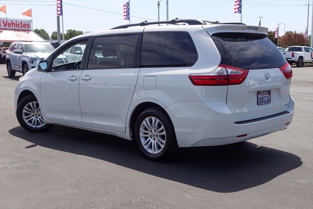 2017 Toyota Sienna XLE Premium 8 Passenger