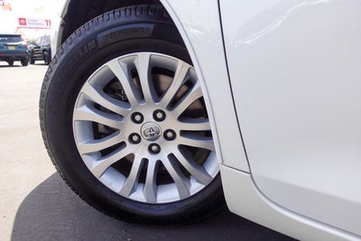 2017 Toyota Sienna XLE Premium 8 Passenger