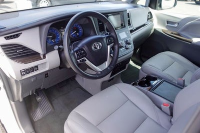2017 Toyota Sienna XLE Premium 8 Passenger