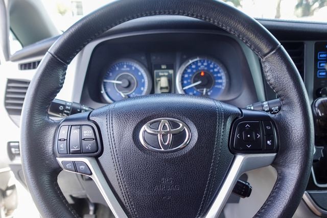 2017 Toyota Sienna XLE Premium 8 Passenger