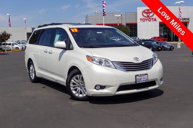 2017 Toyota Sienna XLE Premium 8 Passenger
