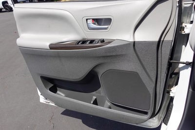 2017 Toyota Sienna XLE Premium 8 Passenger